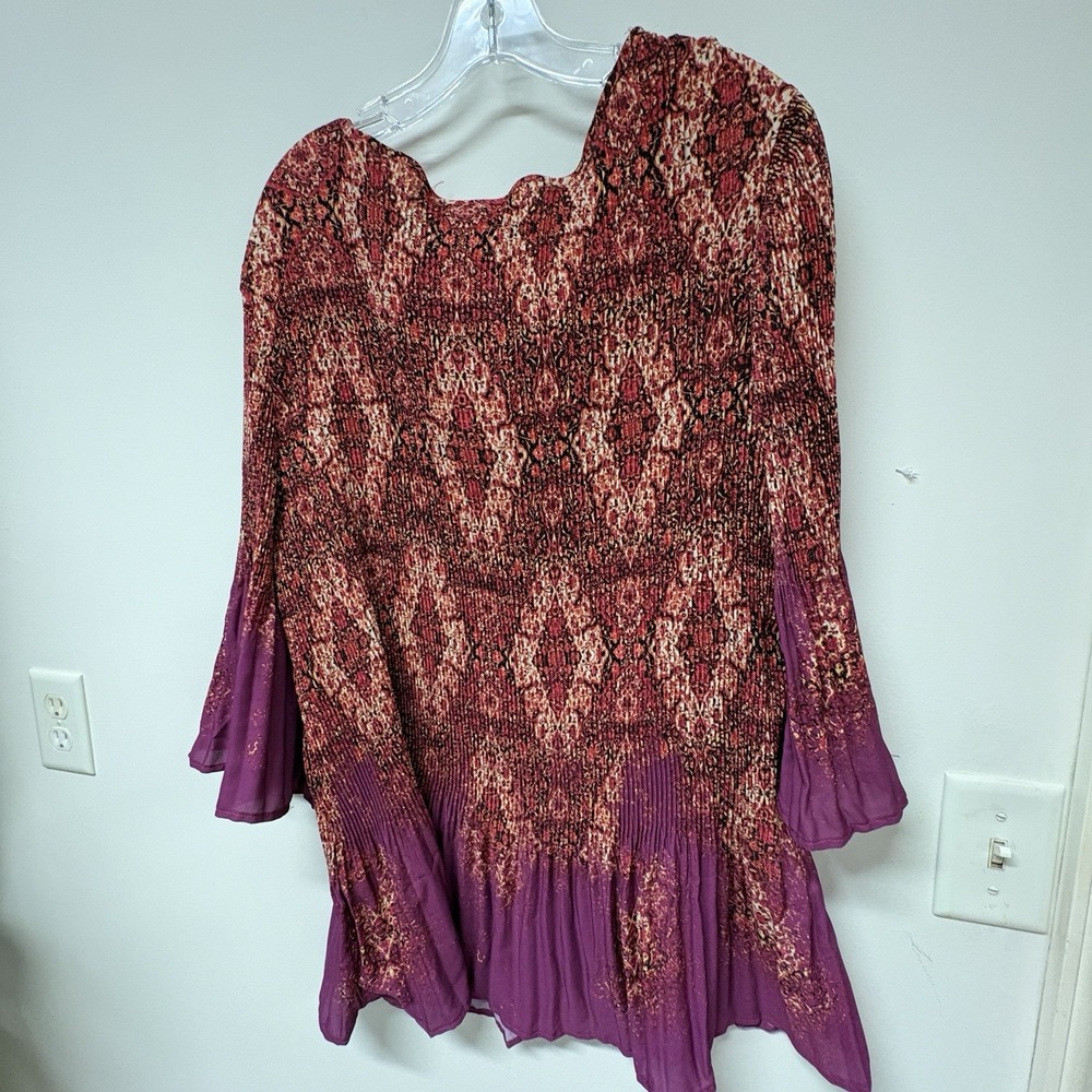 Catherines Rose Pkeated Flutter Top Blouse 3XP. 26/28W Beaded‎ V-Neck 3/4 Sleeve